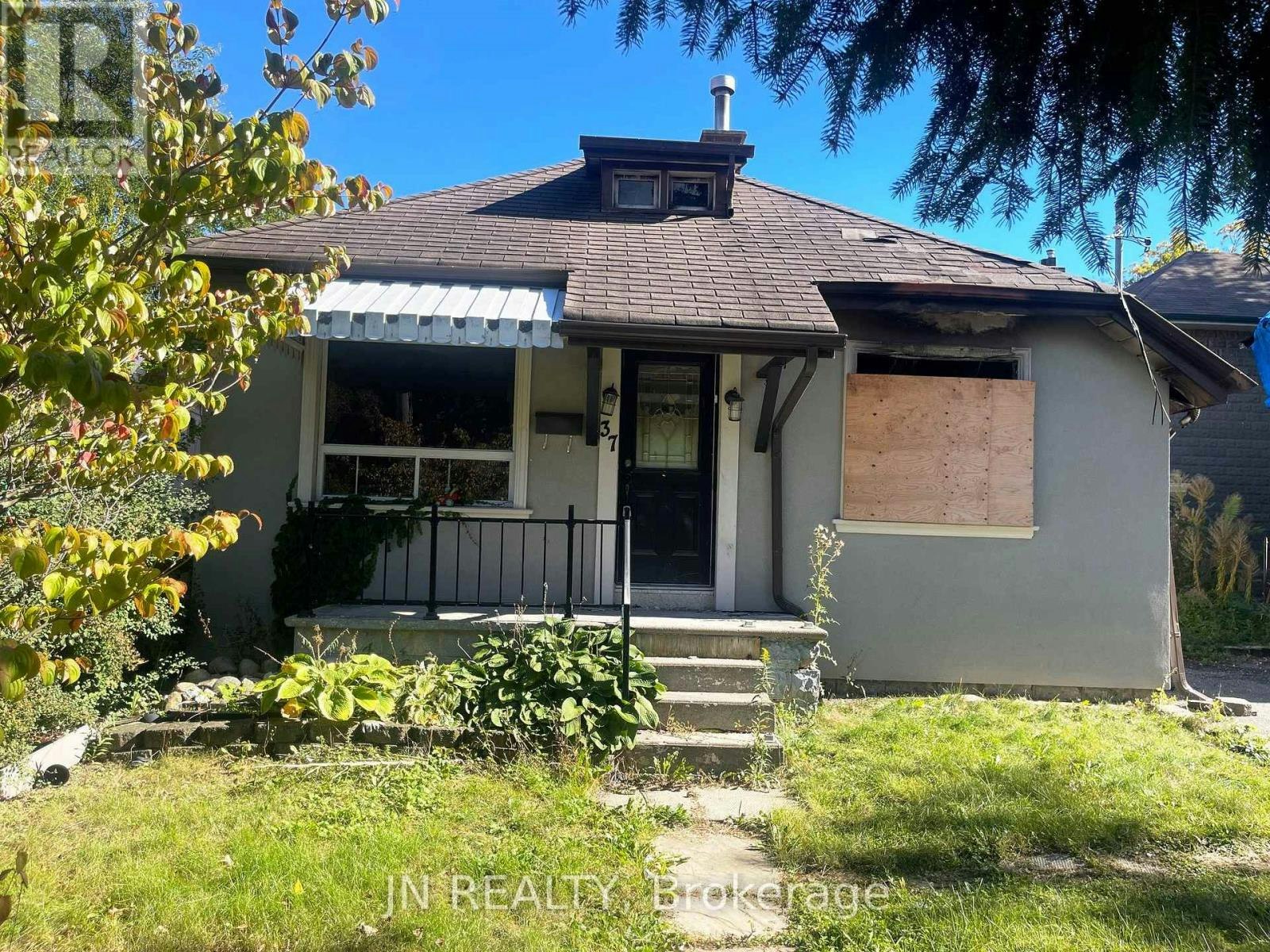 37 Rosedale Avenue W, Brampton, ON, L6X 1K3