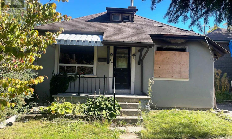 37 Rosedale Avenue W