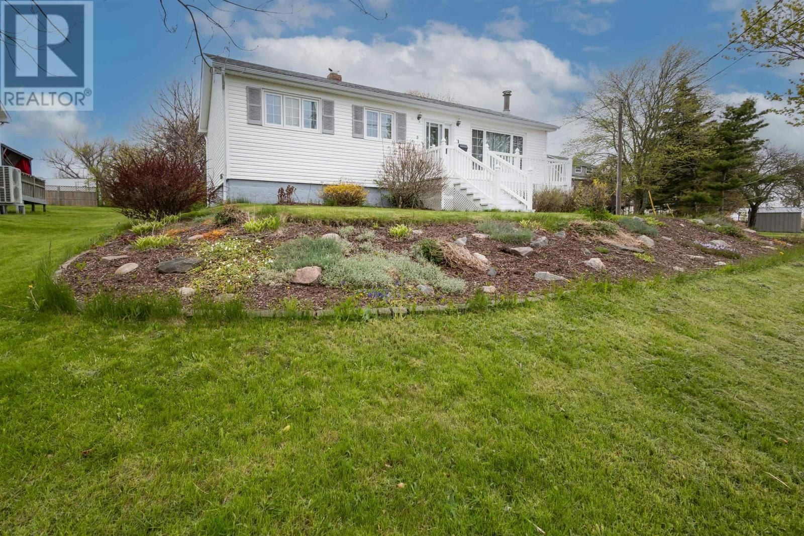 11 Maclean Street, Sydney Mines, NS, B1V 1E1