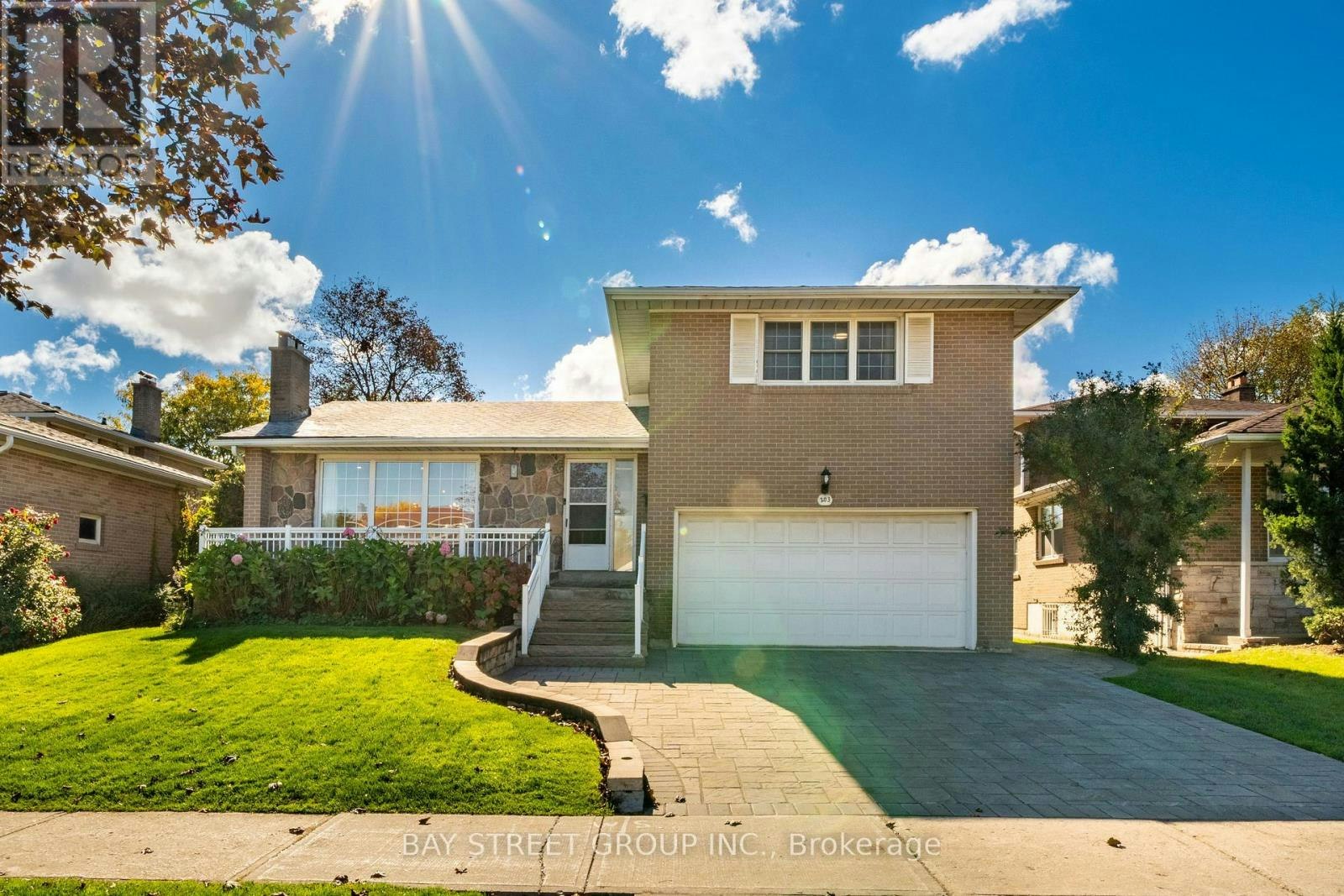 203 Cassandra Boulevard, Toronto, ON, M3A 1T5