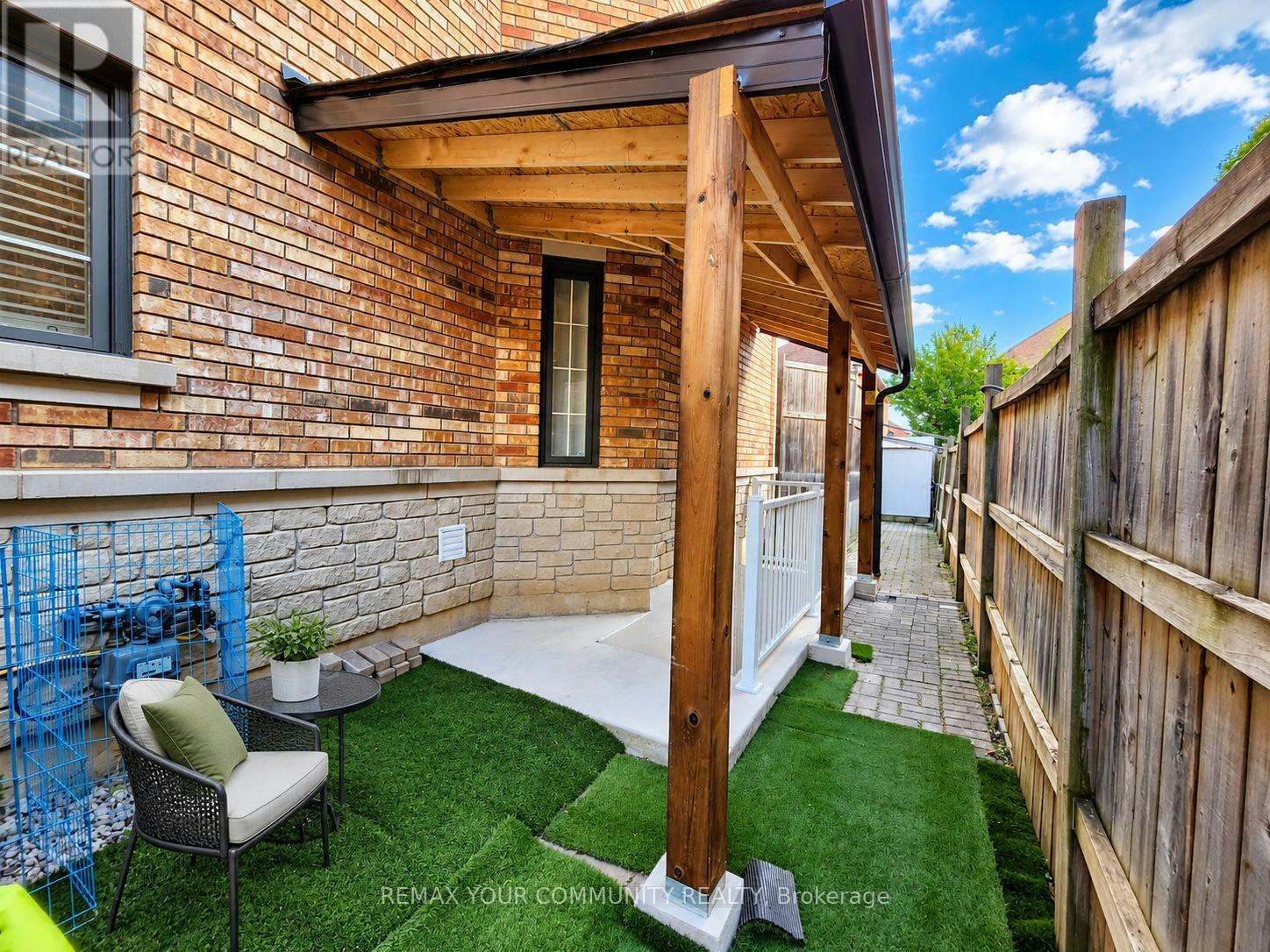 BSMT-17 Morden Crescent, Ajax, ON, L1T 3Z7