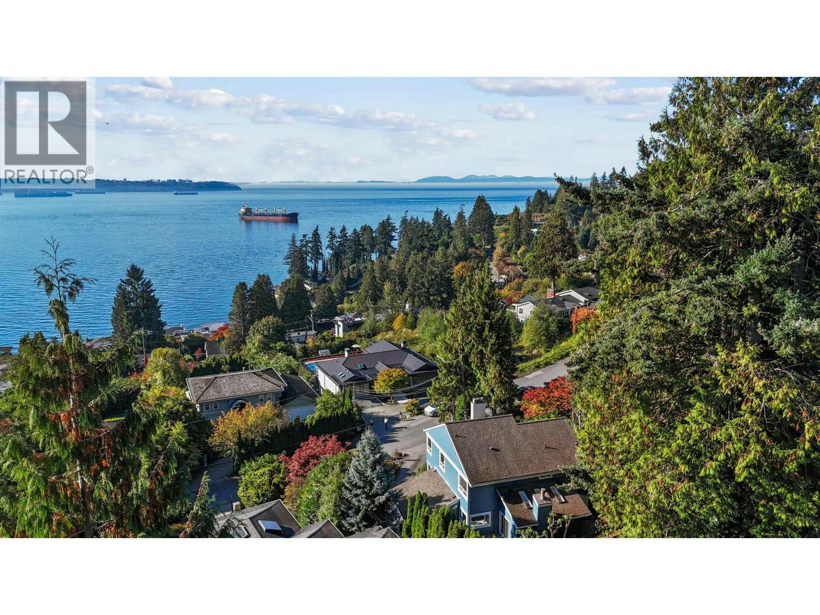3381 Mathers Avenue, West Vancouver, BC, V7V 2K6