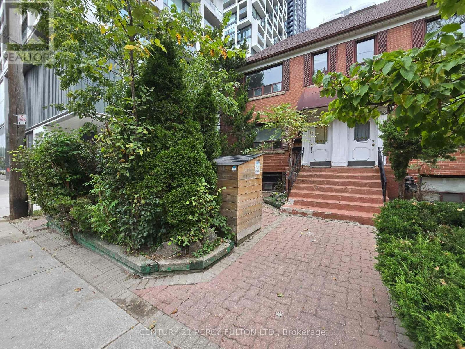 40 B-40 Hillsdale Avenue E, Toronto, ON, M4S 1T5