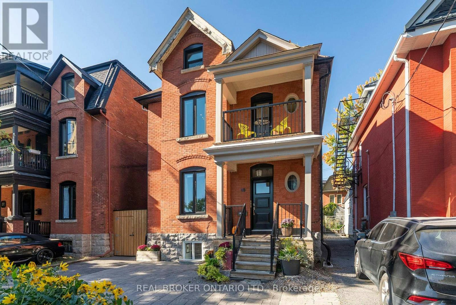 33 Argyle Avenue, Ottawa, ON, K2P 1B3