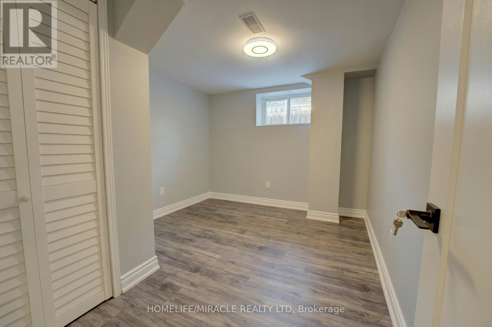 85 Silverstone Drive, Toronto, ON, M9V 3G4 - 8