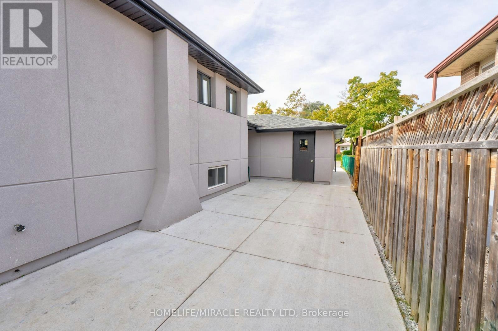 85 Silverstone Drive, Toronto, ON, M9V 3G4 - 19