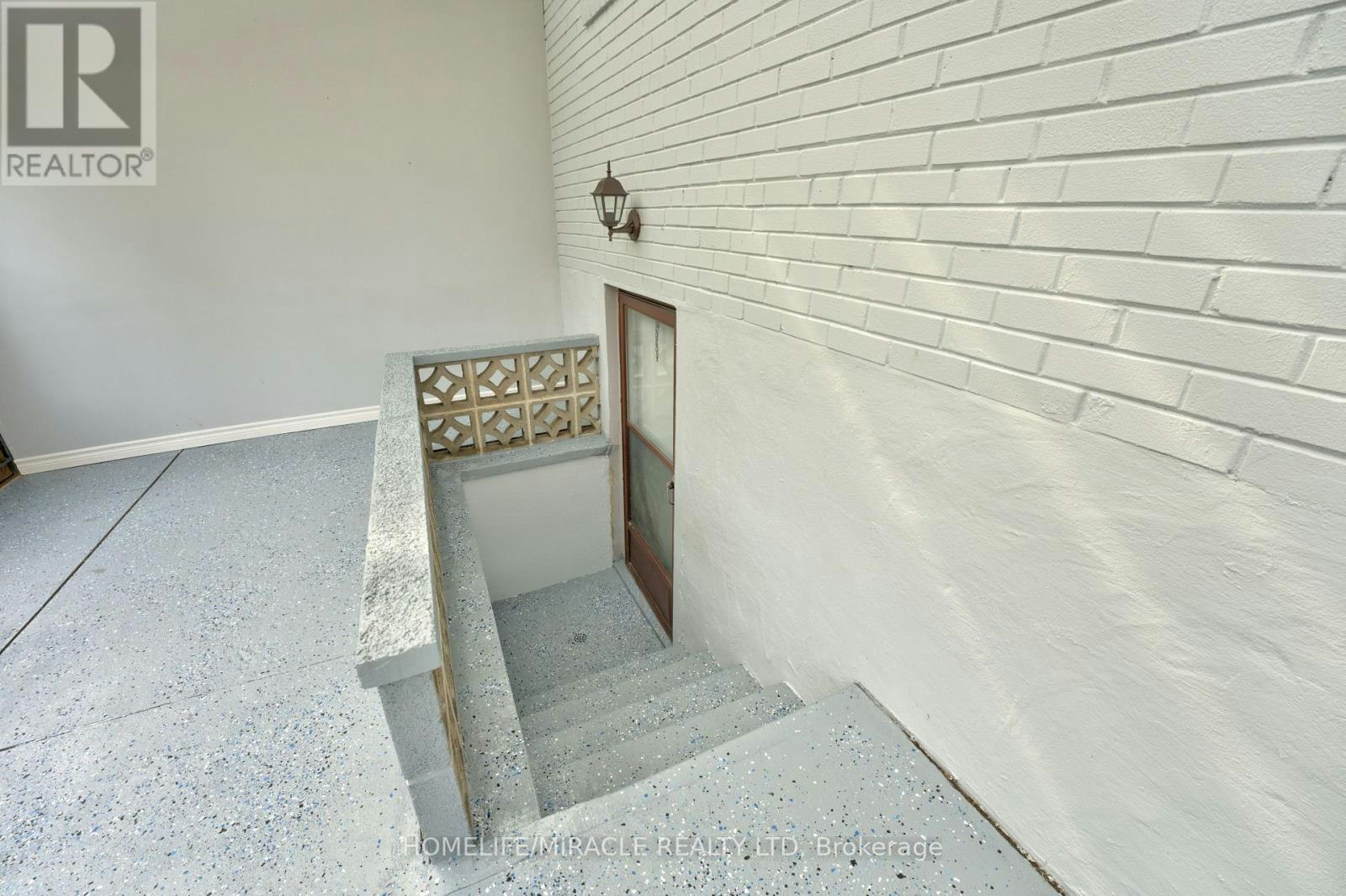 85 Silverstone Drive, Toronto, ON, M9V 3G4 - 4