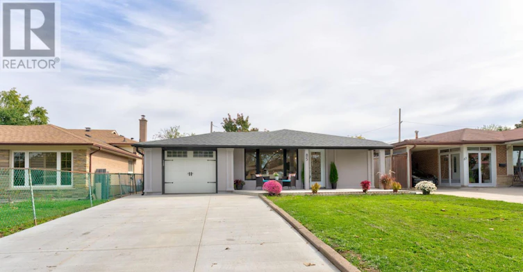 85 Silverstone Drive, Toronto, ON, M9V 3G4