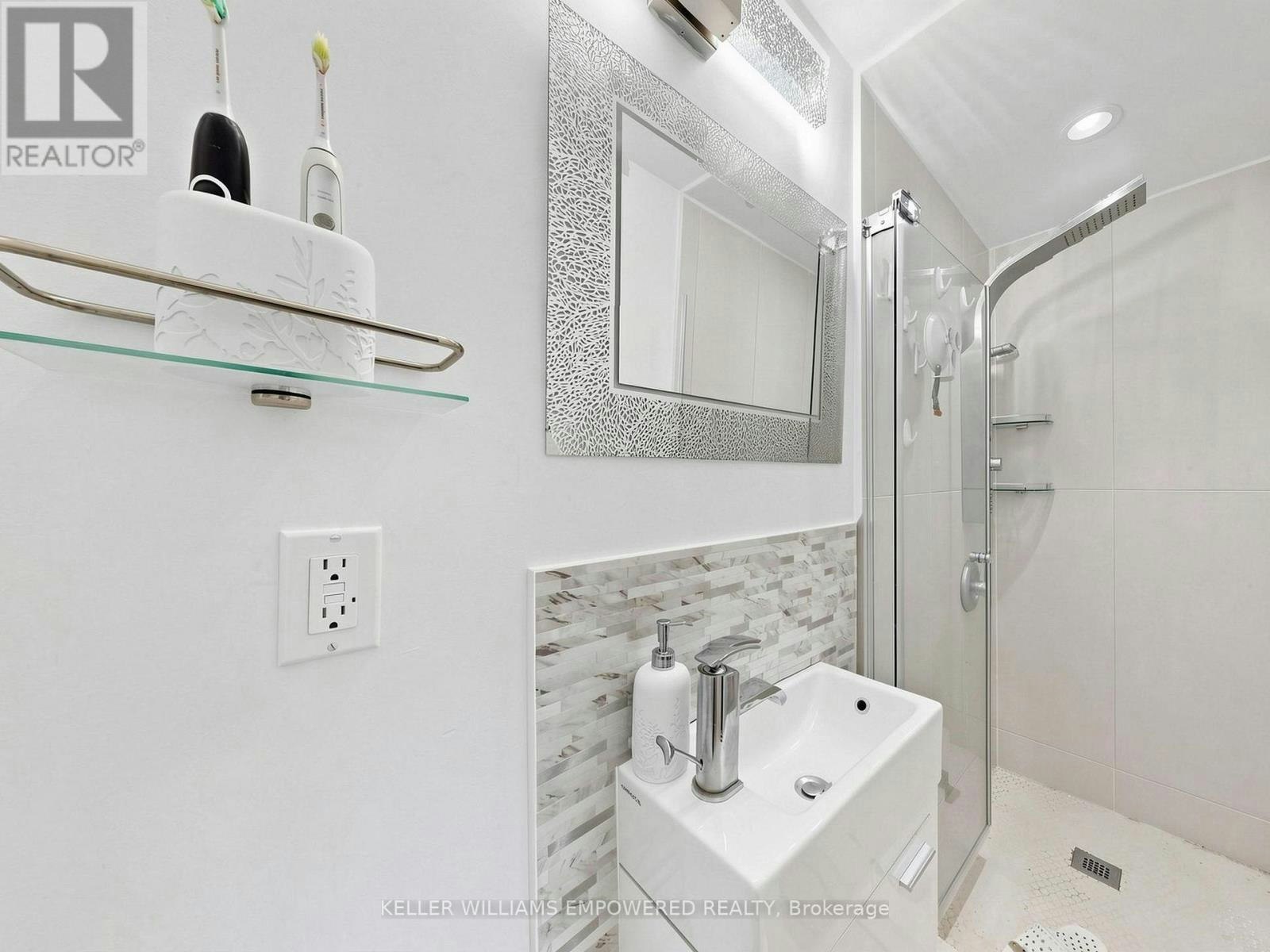 200 Castle Rock Drive, Richmond Hill, ON, L4C 5H7 - 23