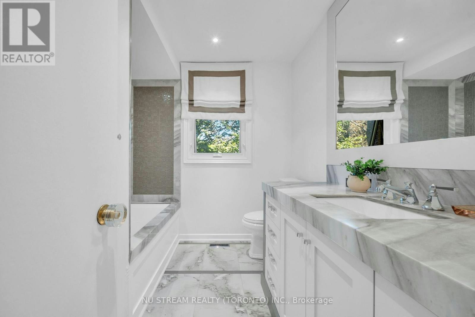 35 Penwood Crescent, Toronto, ON, M3B 3B1 - 33