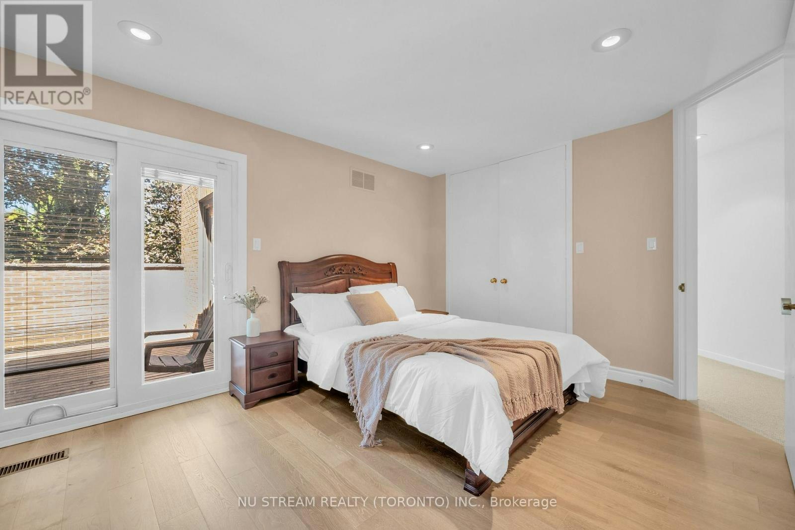 35 Penwood Crescent, Toronto, ON, M3B 3B1 - 37