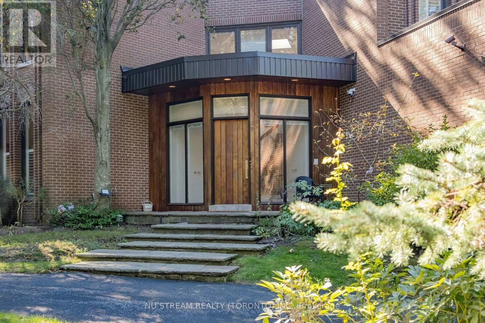 35 Penwood Crescent, Toronto, ON, M3B 3B1 - 2
