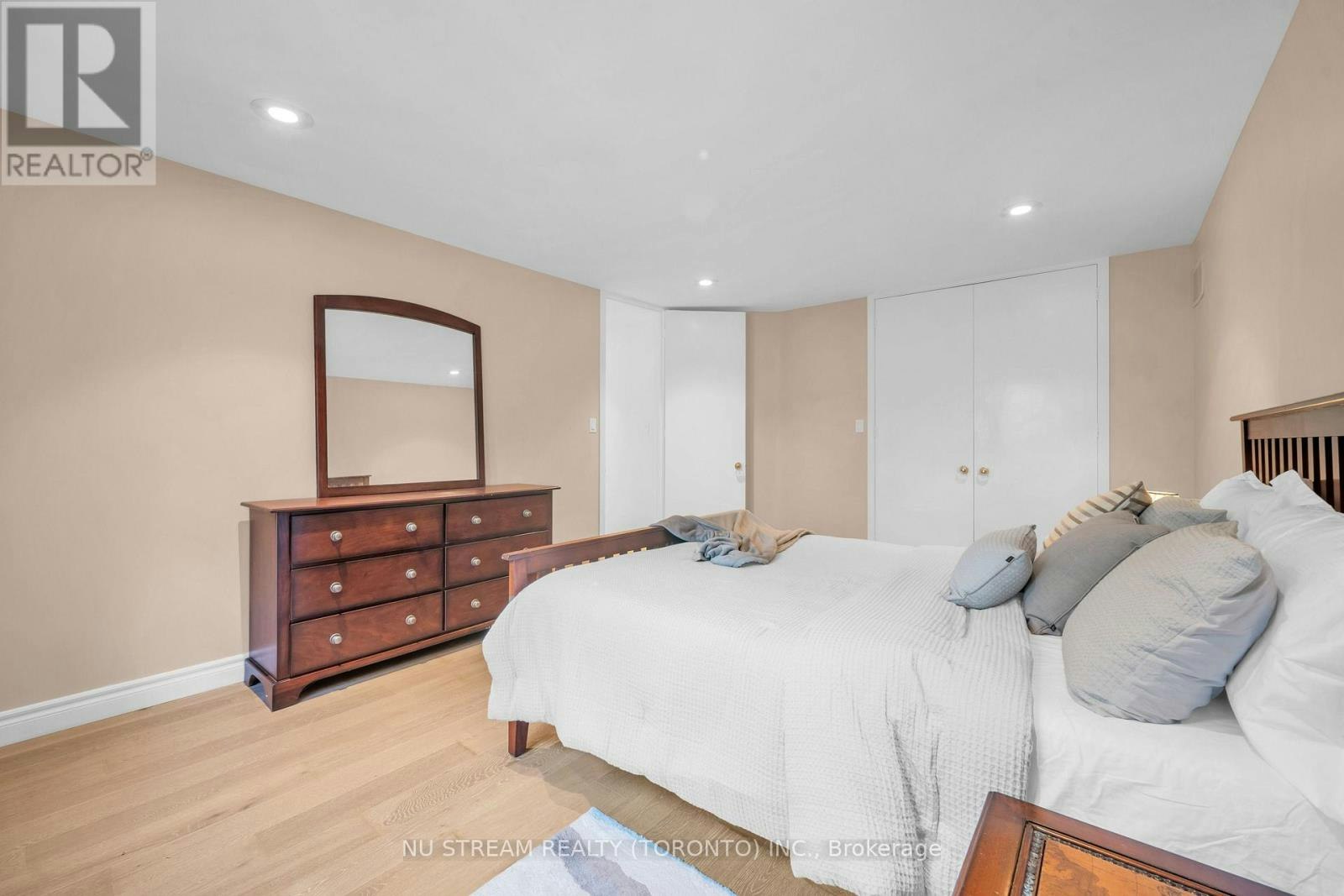 35 Penwood Crescent, Toronto, ON, M3B 3B1 - 38