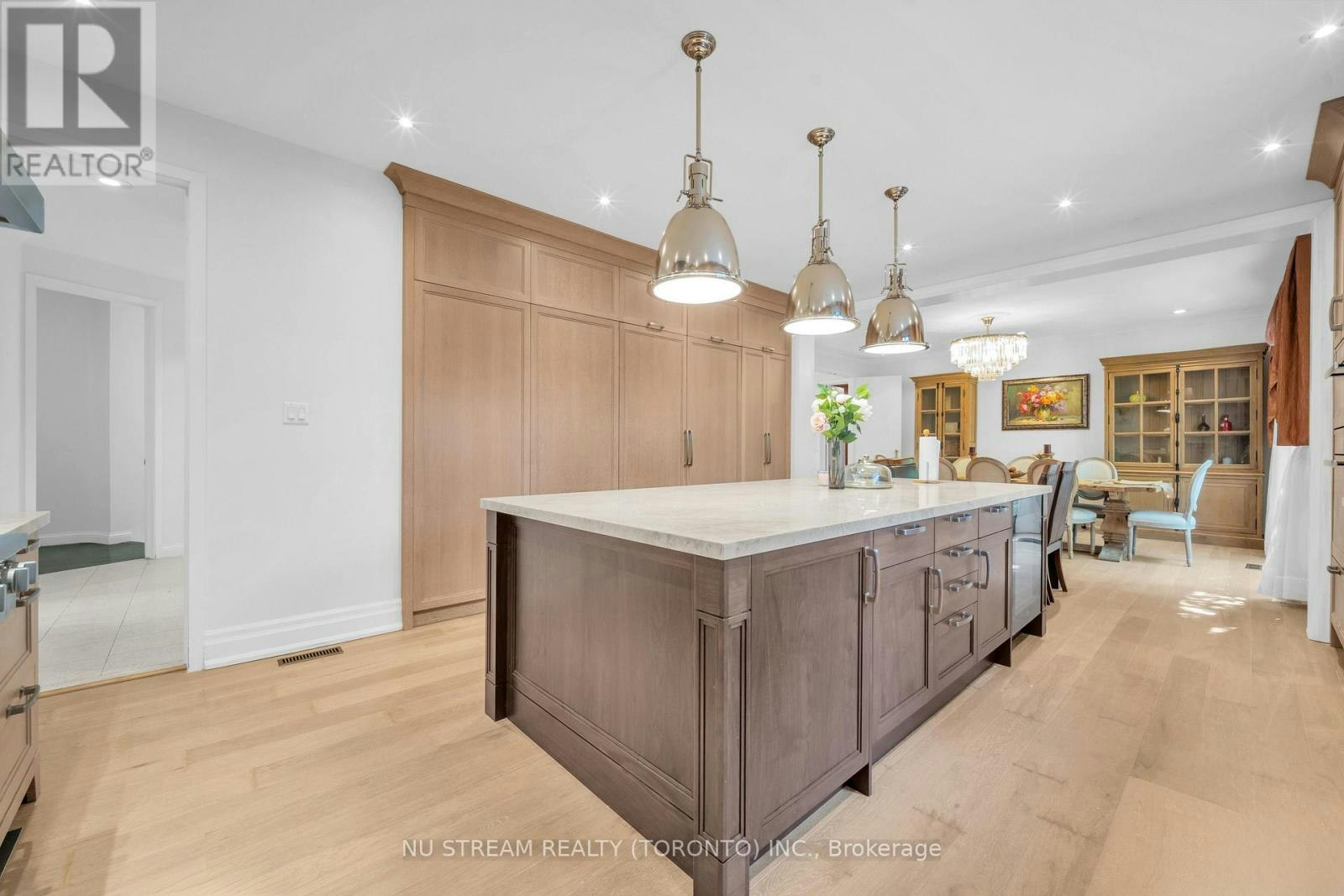 35 Penwood Crescent, Toronto, ON, M3B 3B1 - 9