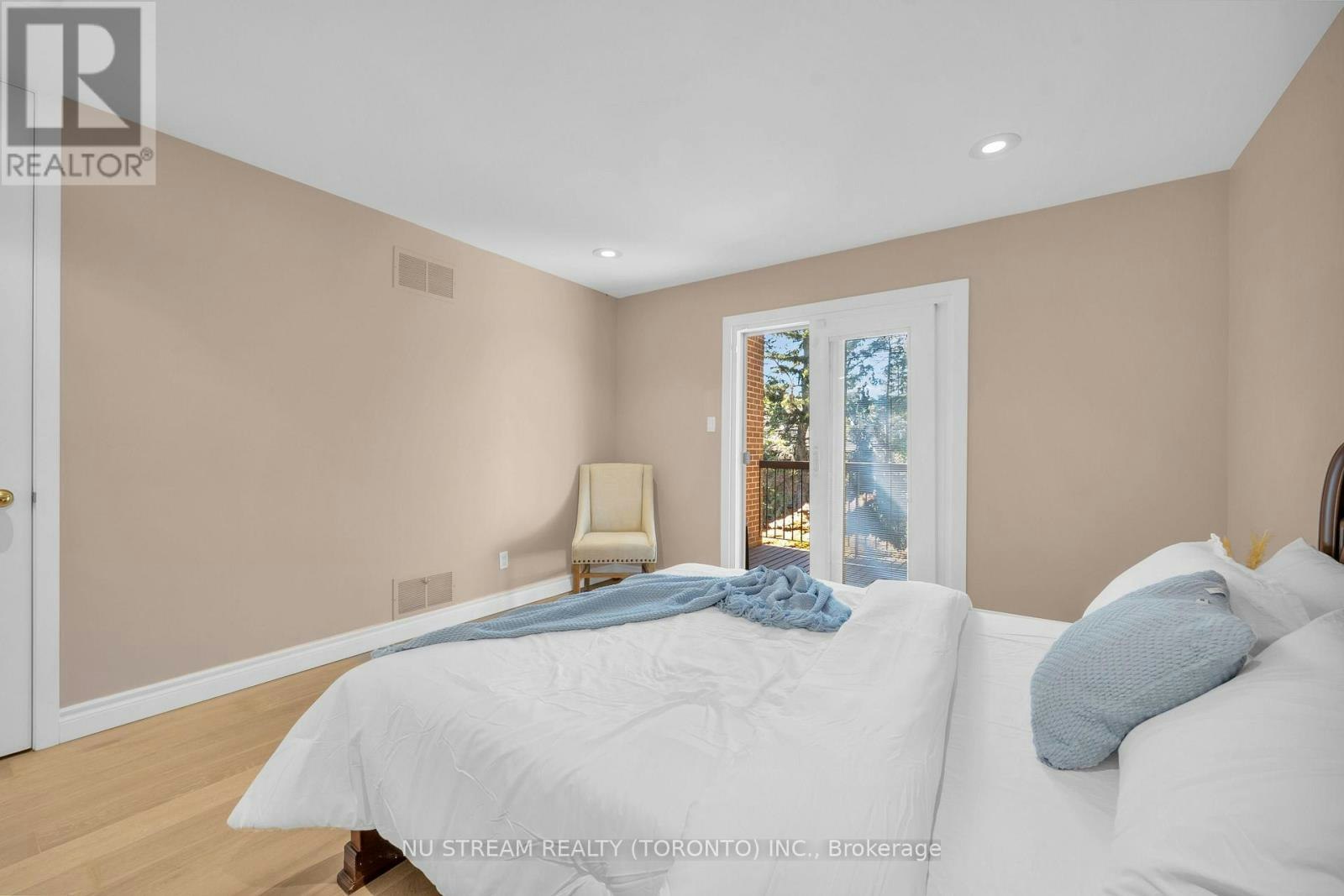 35 Penwood Crescent, Toronto, ON, M3B 3B1 - 35