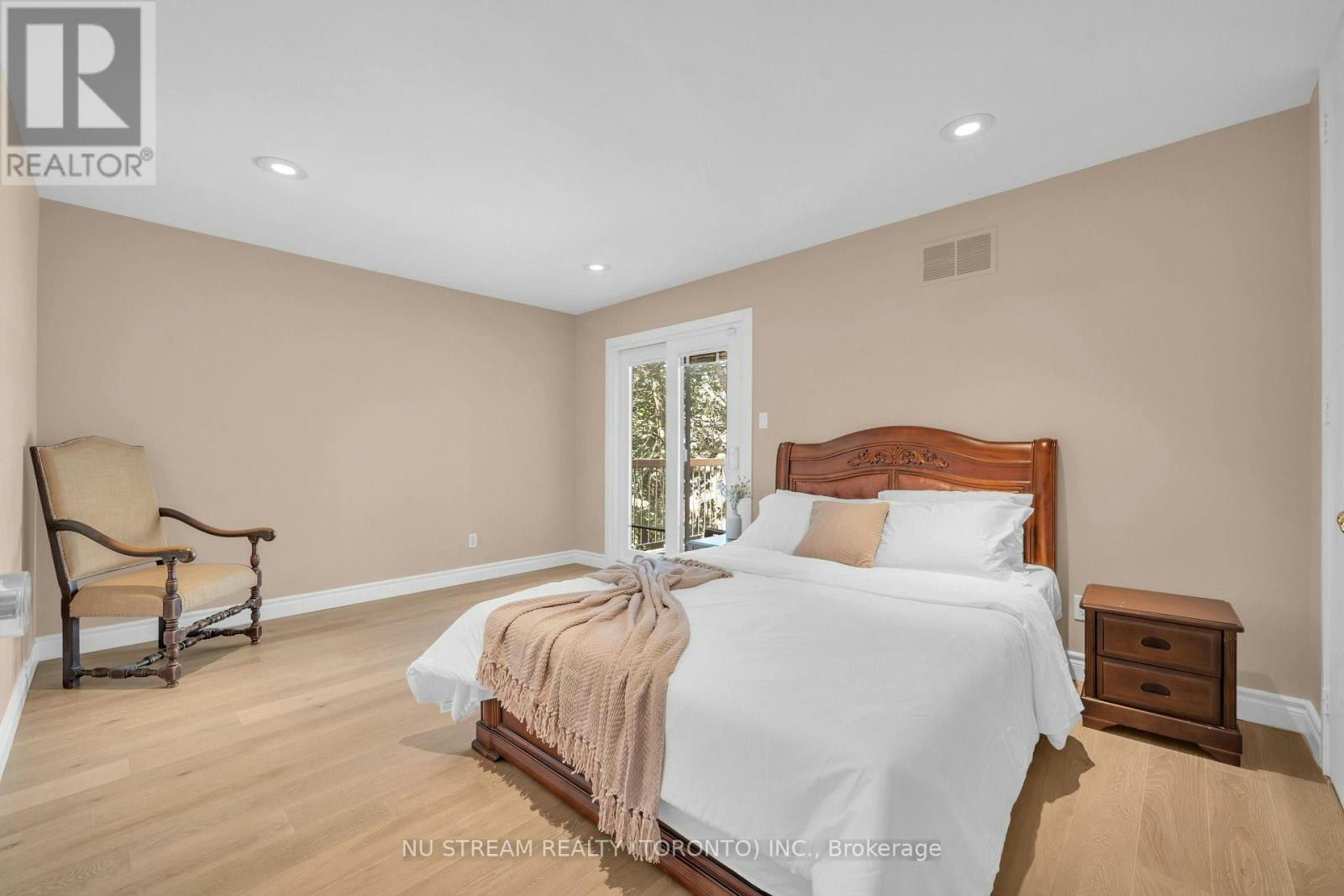 35 Penwood Crescent, Toronto, ON, M3B 3B1 - 36