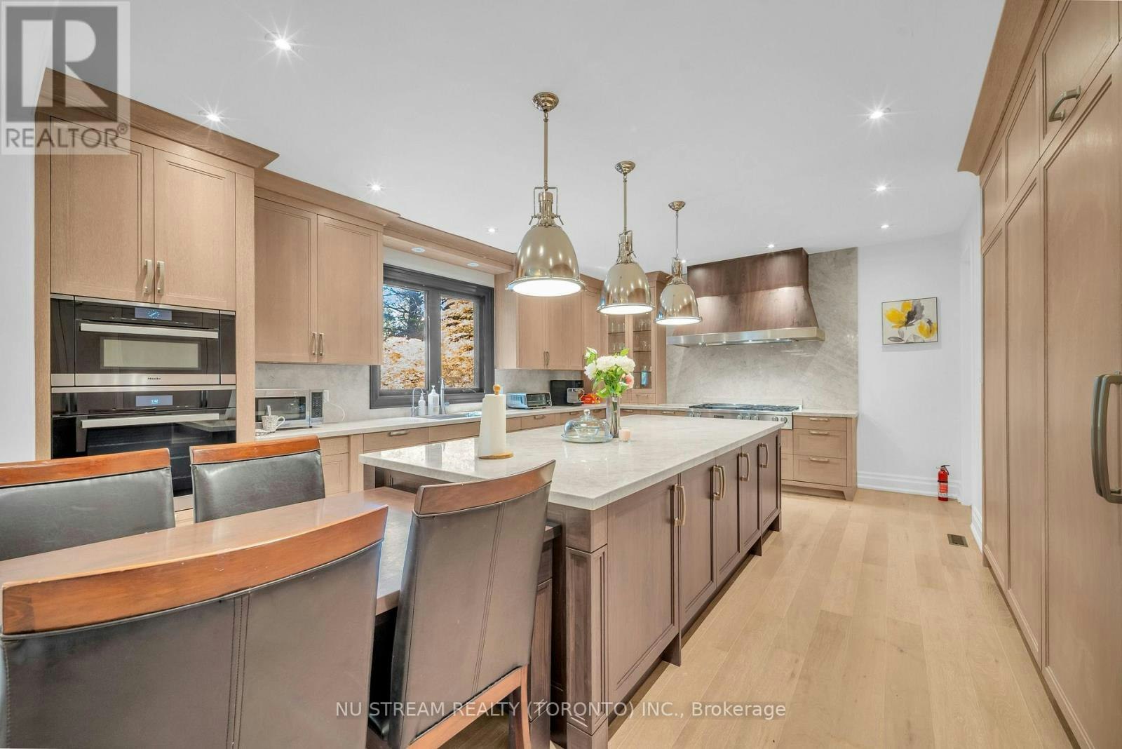 35 Penwood Crescent, Toronto, ON, M3B 3B1 - 11