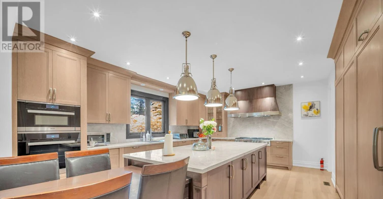 35 Penwood Crescent, Toronto, ON, M3B 3B1 - 11