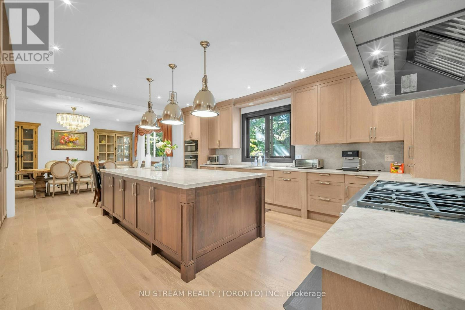 35 Penwood Crescent, Toronto, ON, M3B 3B1 - 10