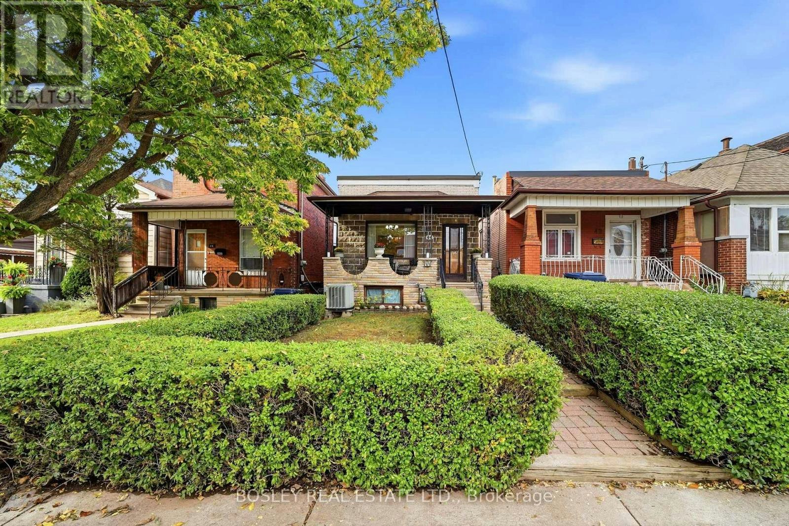 44 Conway Avenue, Toronto, ON, M6E 1H2