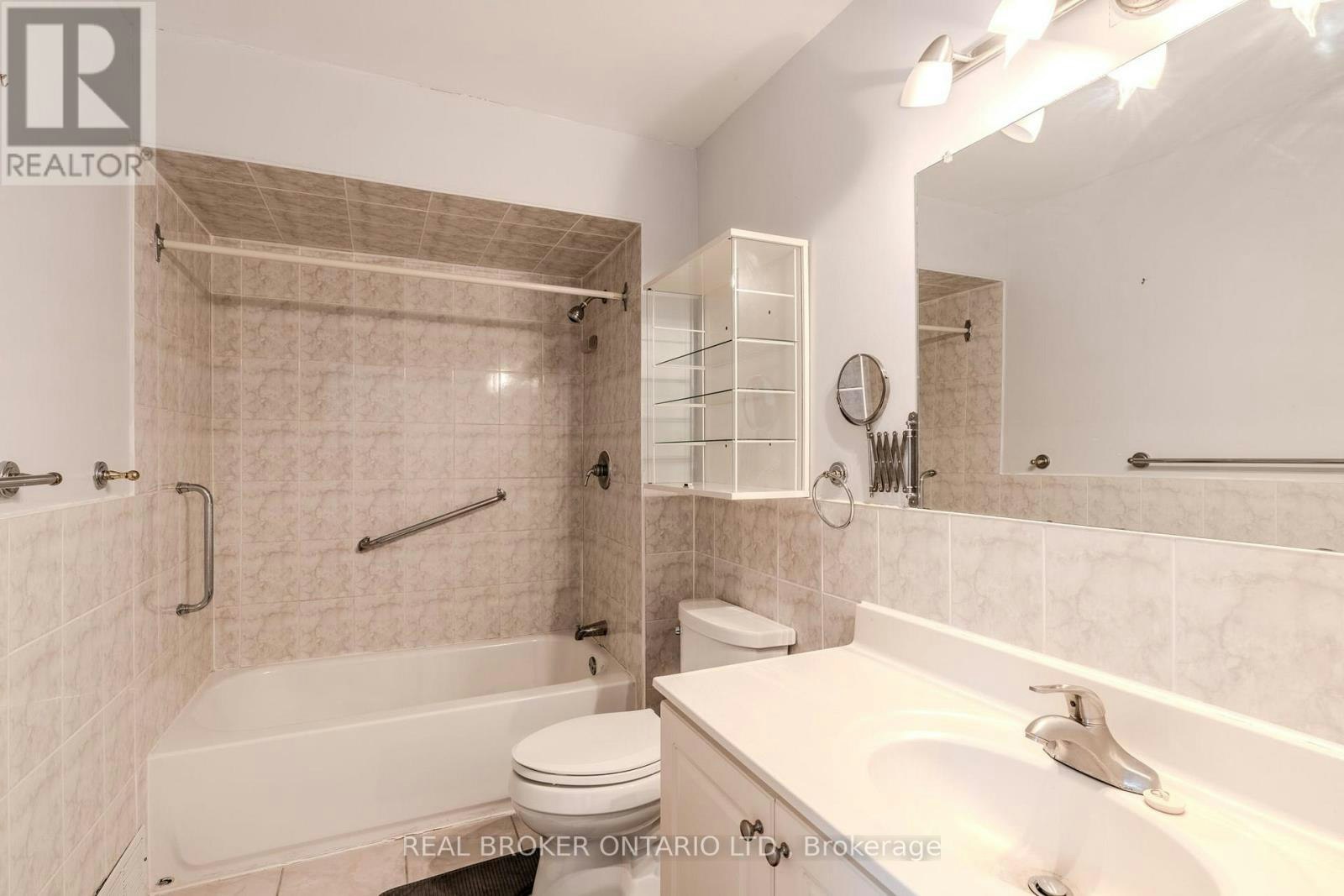 UPPER-23 Lebos Road, Toronto, ON, M2H 2L8 - 24