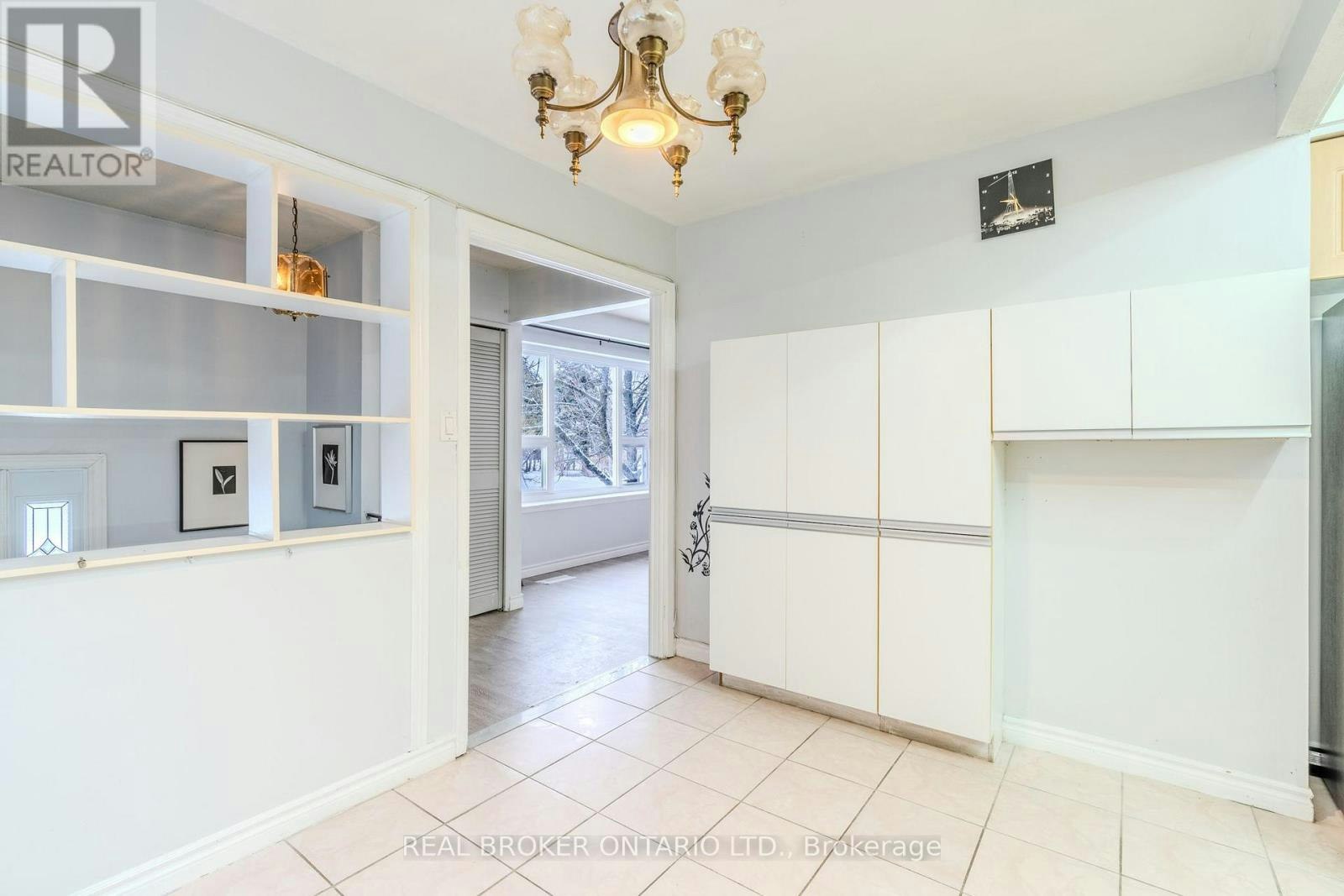 UPPER-23 Lebos Road, Toronto, ON, M2H 2L8 - 13