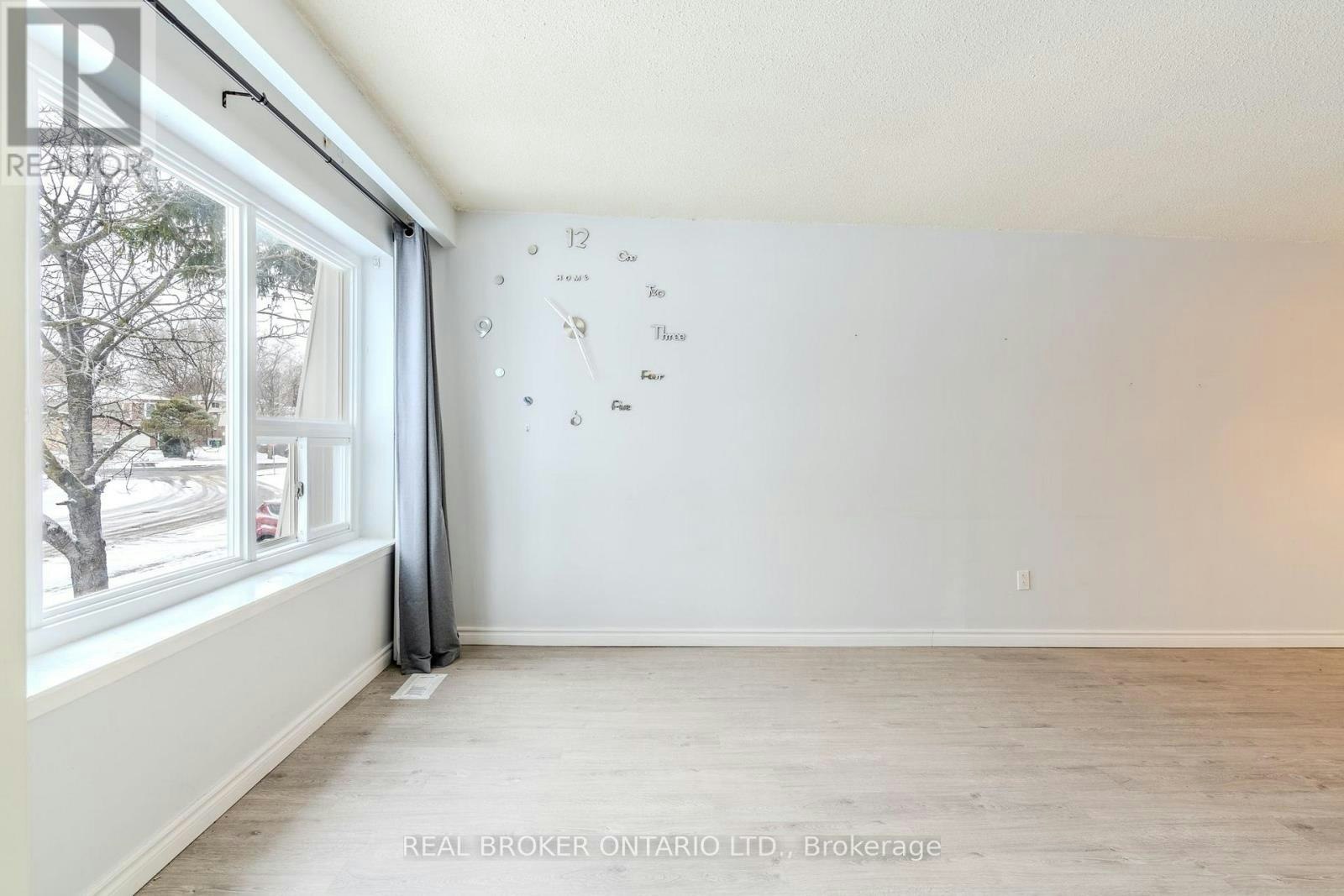 UPPER-23 Lebos Road, Toronto, ON, M2H 2L8 - 2