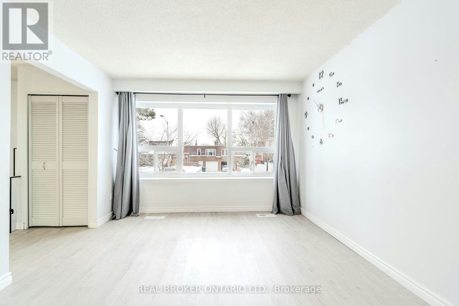 UPPER-23 Lebos Road, Toronto, ON, M2H 2L8 - 7