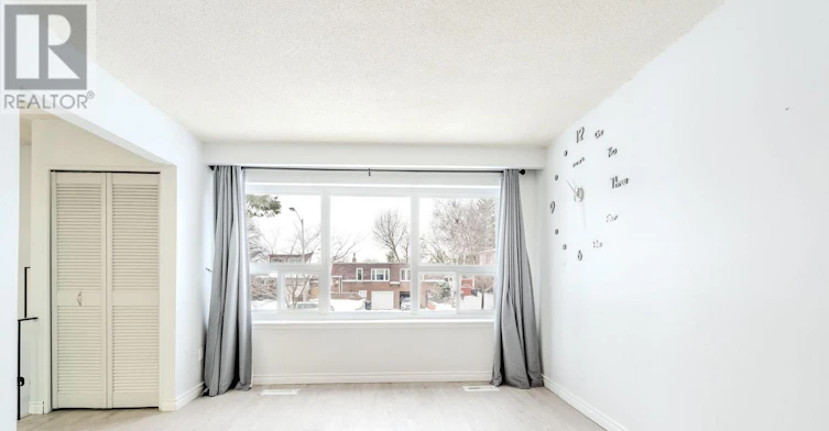 UPPER-23 Lebos Road, Toronto, ON, M2H 2L8 - 7