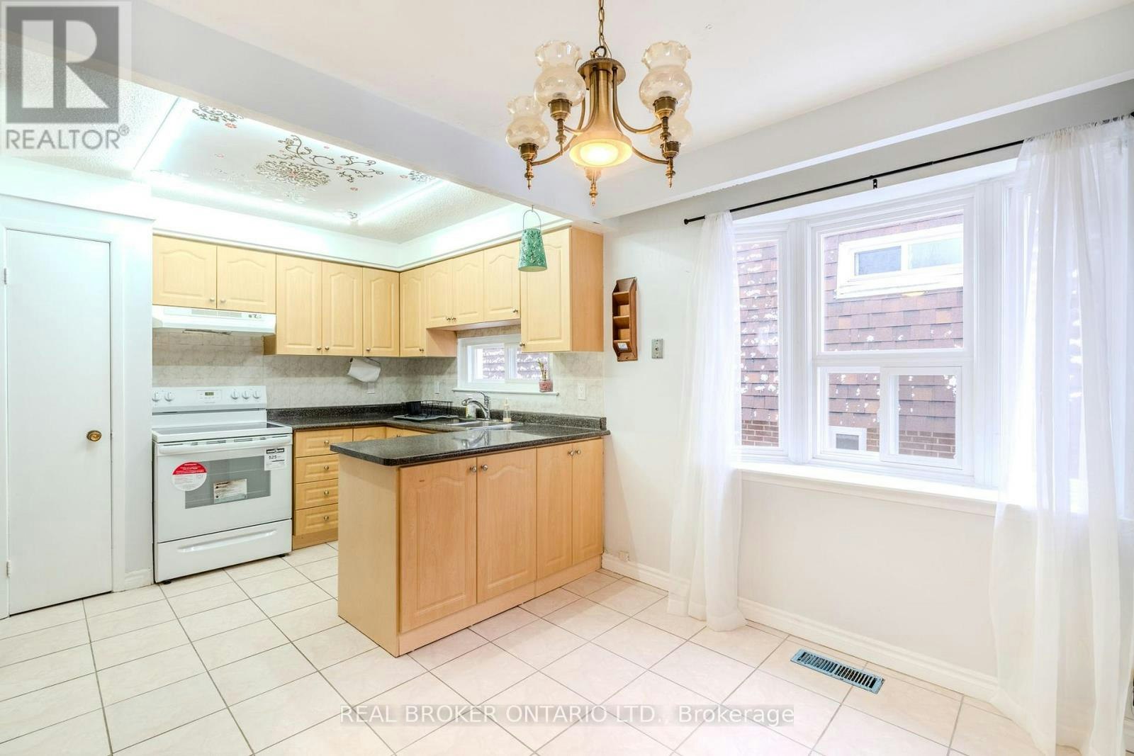 UPPER-23 Lebos Road, Toronto, ON, M2H 2L8 - 15