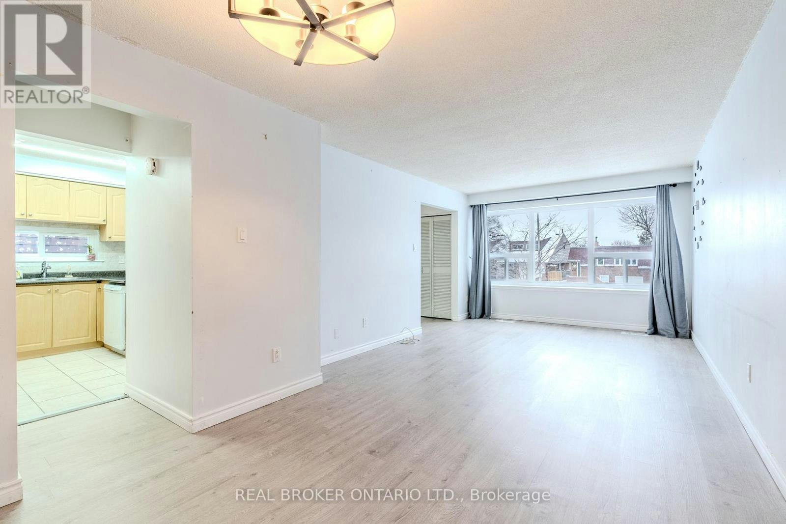 UPPER-23 Lebos Road, Toronto, ON, M2H 2L8 - 9