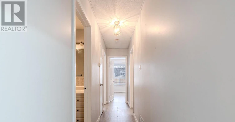 UPPER-23 Lebos Road, Toronto, ON, M2H 2L8 - 18