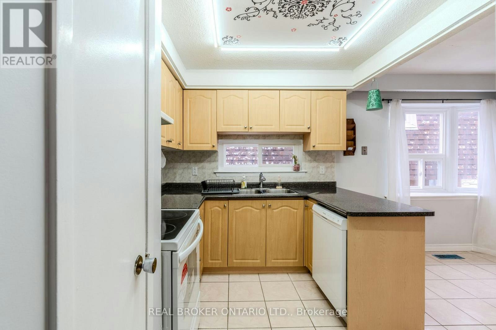 UPPER-23 Lebos Road, Toronto, ON, M2H 2L8 - 17