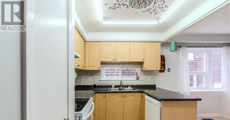 UPPER-23 Lebos Road, Toronto, ON, M2H 2L8 - 17