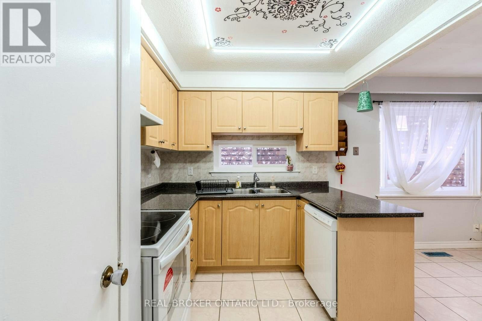 UPPER-23 Lebos Road, Toronto, ON, M2H 2L8 - 10