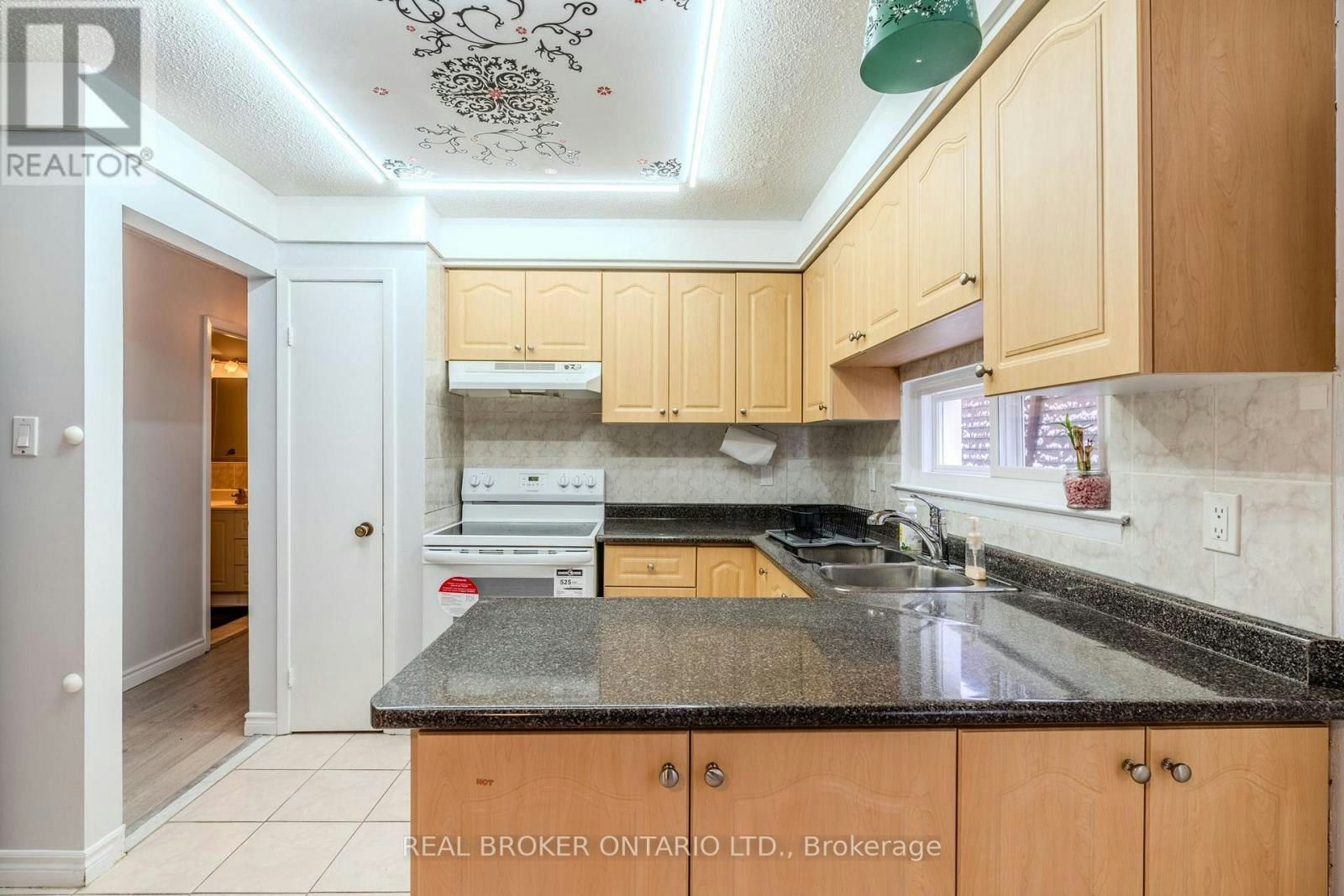 UPPER-23 Lebos Road, Toronto, ON, M2H 2L8 - 11