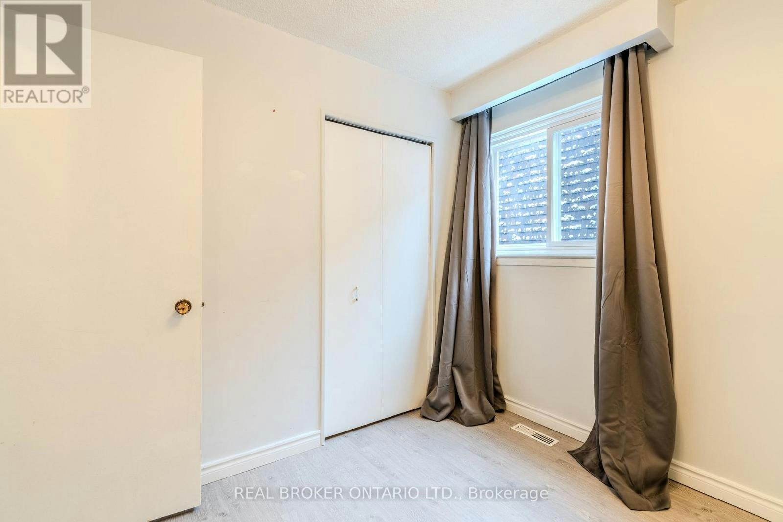 UPPER-23 Lebos Road, Toronto, ON, M2H 2L8 - 20
