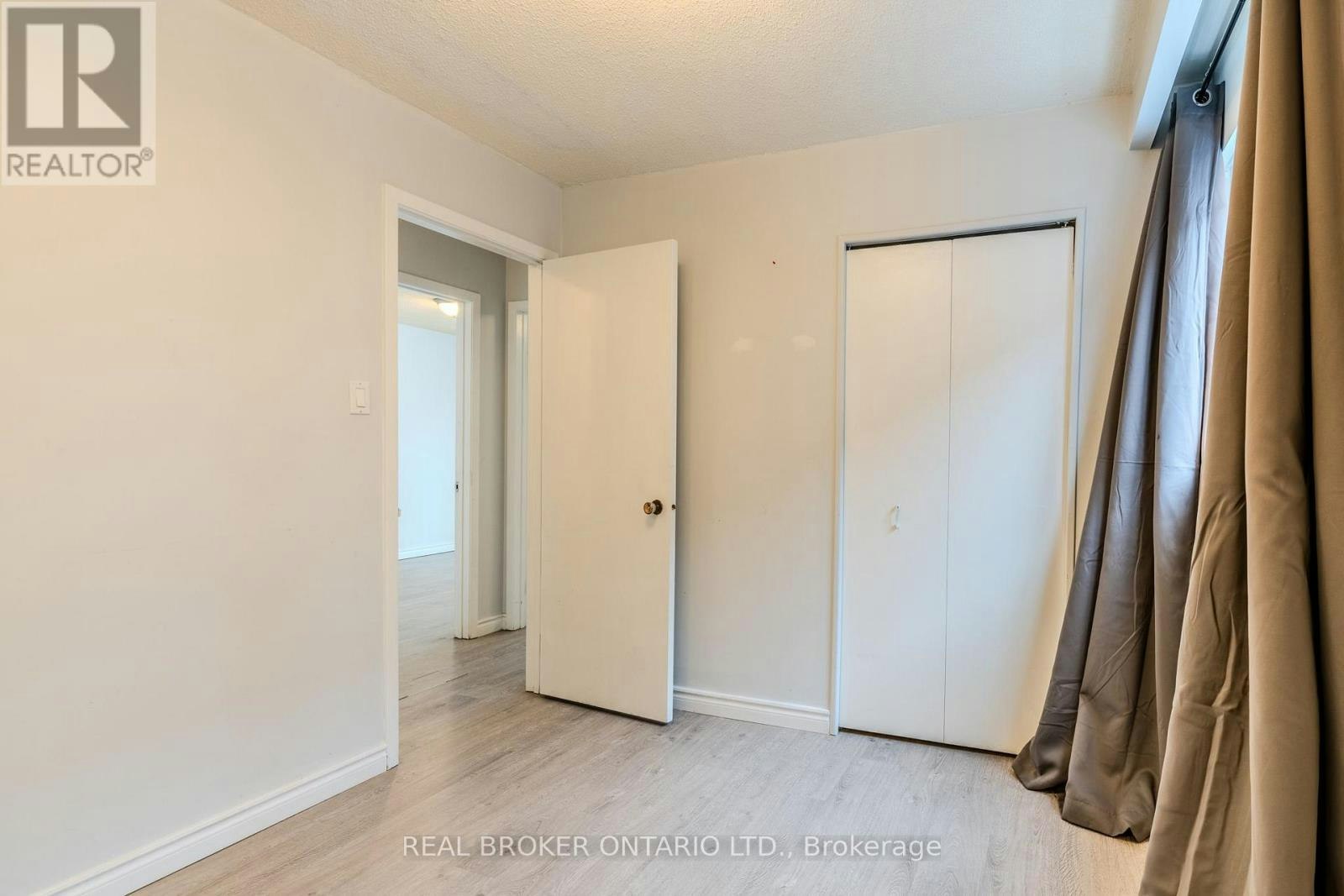 UPPER-23 Lebos Road, Toronto, ON, M2H 2L8 - 21