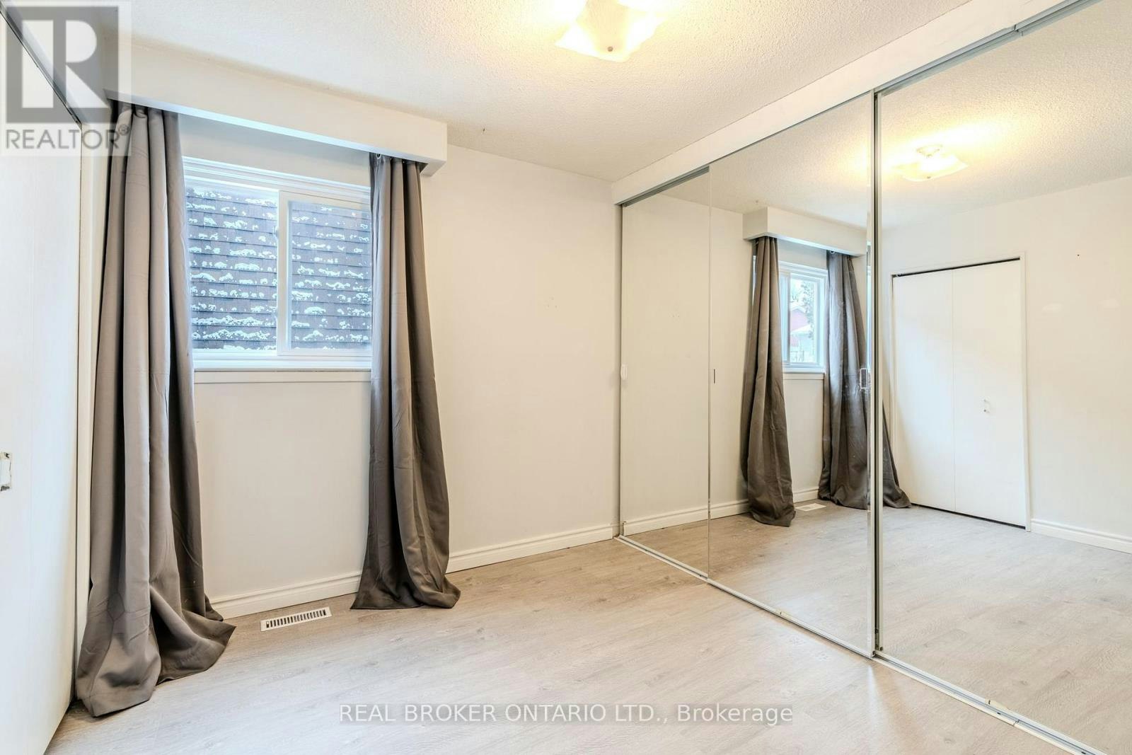 UPPER-23 Lebos Road, Toronto, ON, M2H 2L8 - 19