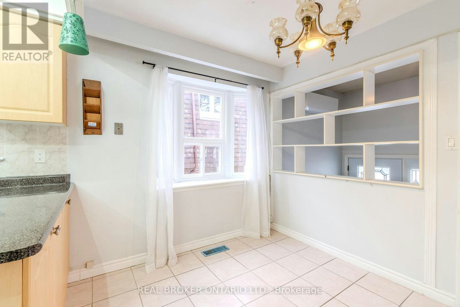 UPPER-23 Lebos Road, Toronto, ON, M2H 2L8 - 14