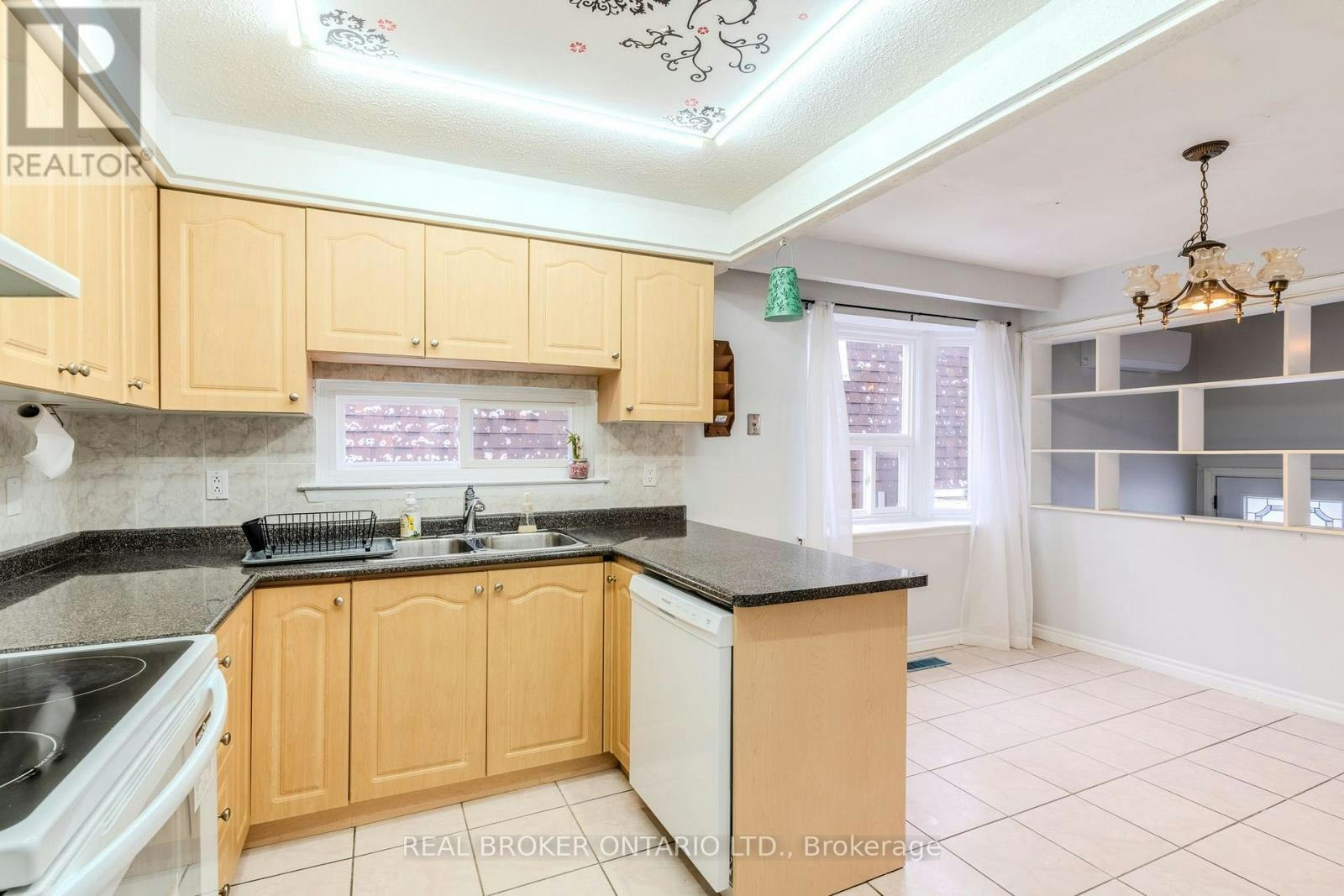 UPPER-23 Lebos Road, Toronto, ON, M2H 2L8 - 16