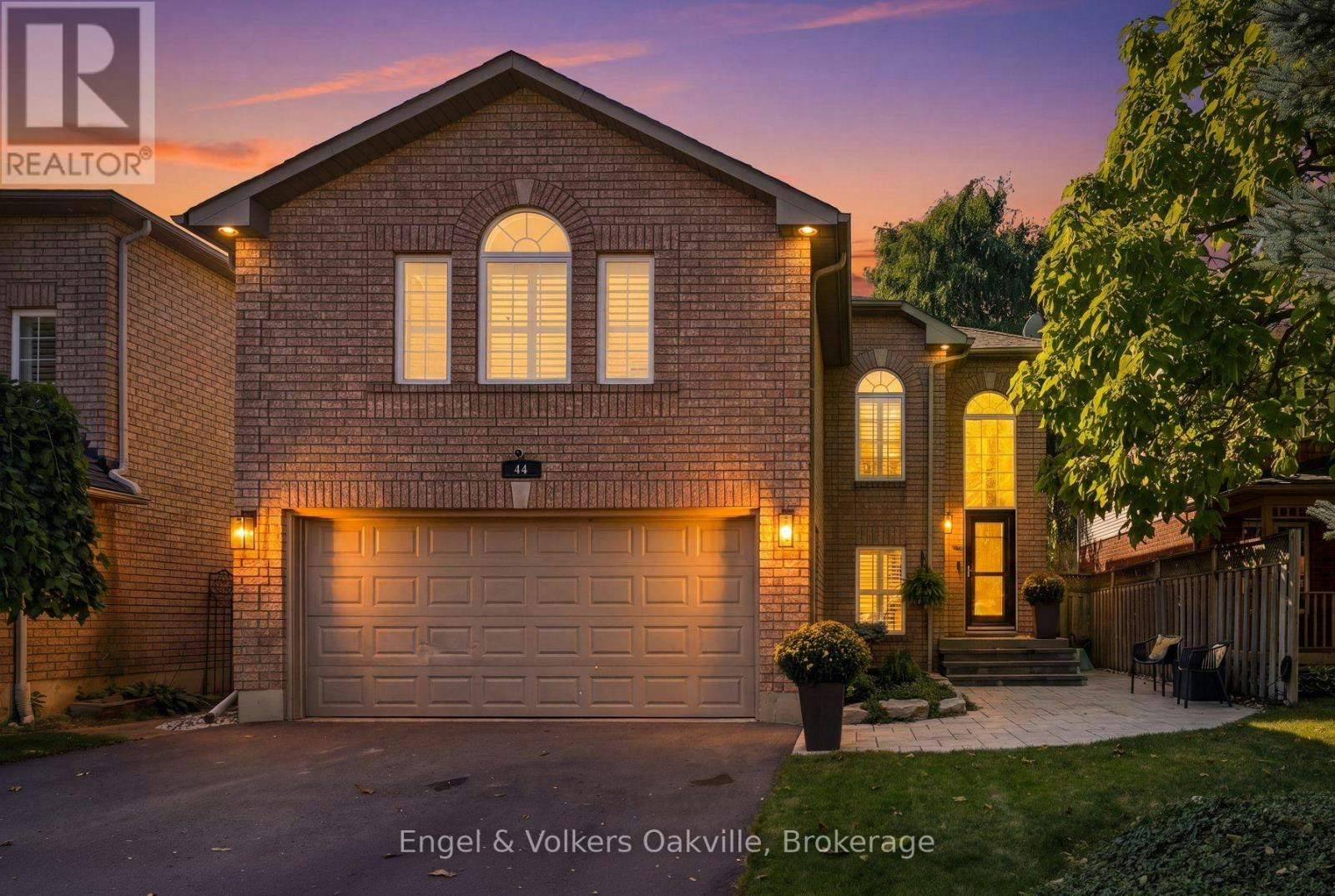 44 Keewaydin Street, Hamilton, ON, L8B 0K6