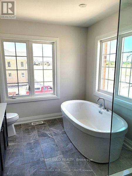 2 Lorrain Hand Crescent, Georgina, ON, L4P 0S9 - 5
