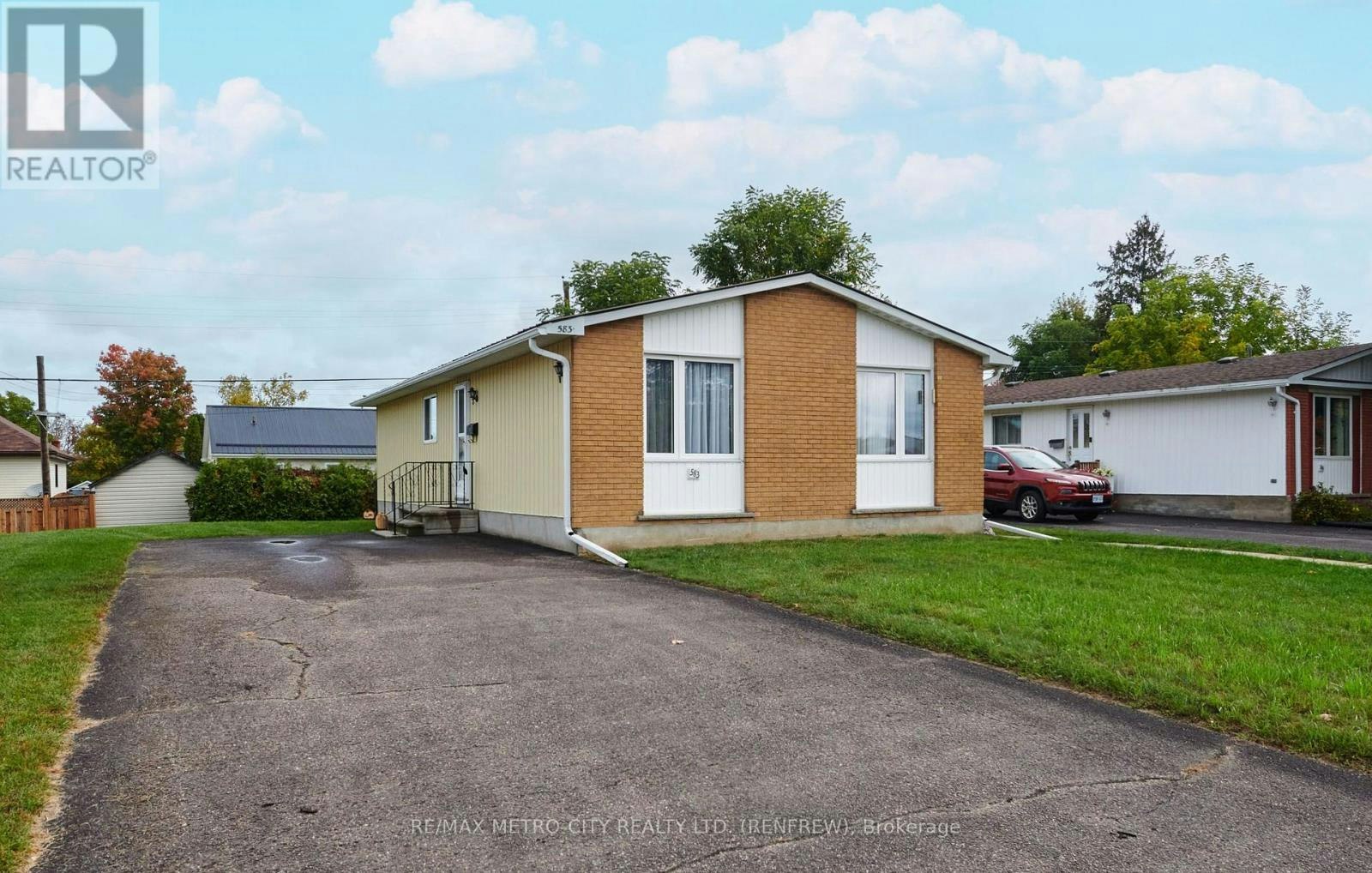 583 King Street, Renfrew, ON, K7V 1E8