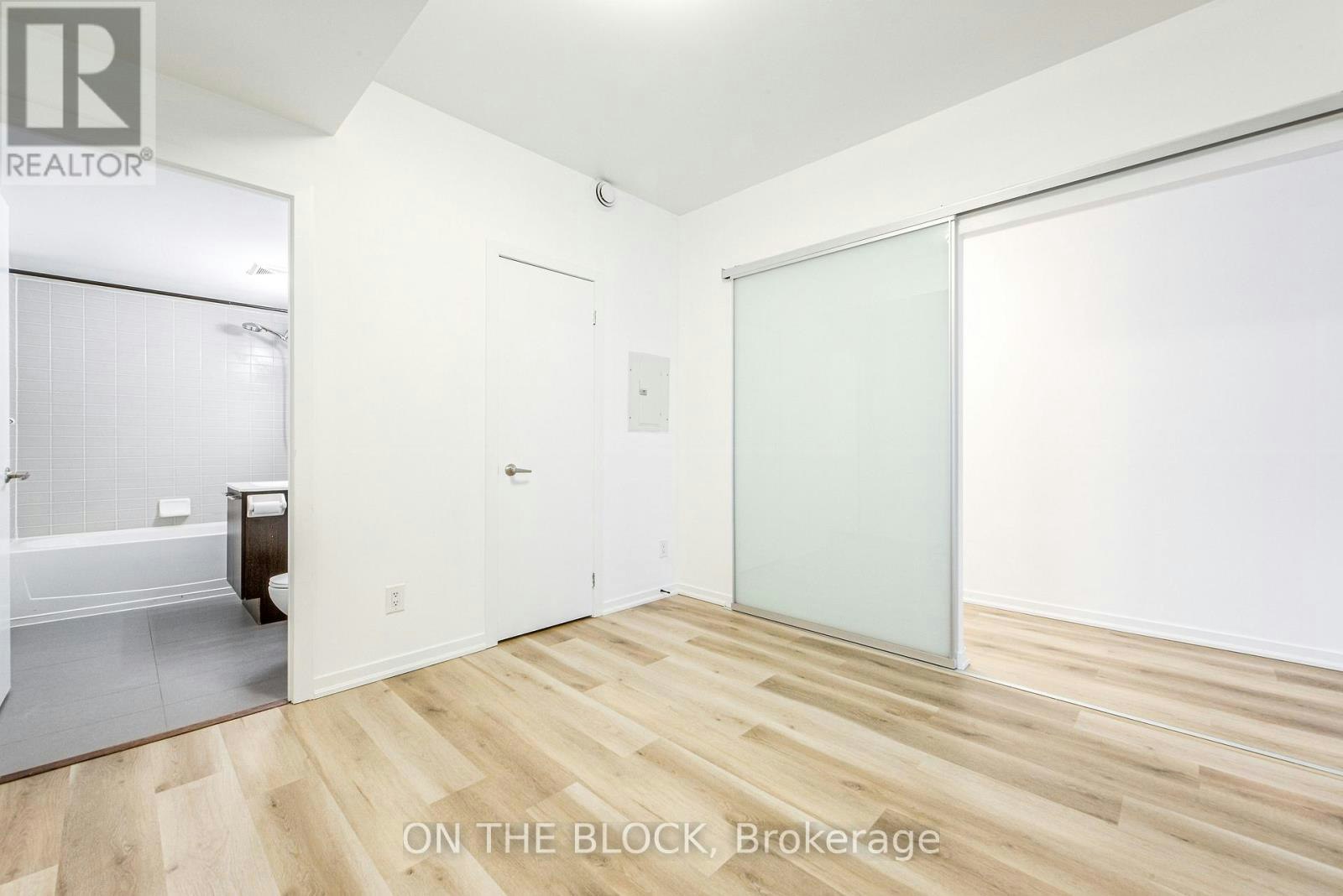 302-38 Joe Shuster Way, Toronto, ON, M6K 0A5 - 9