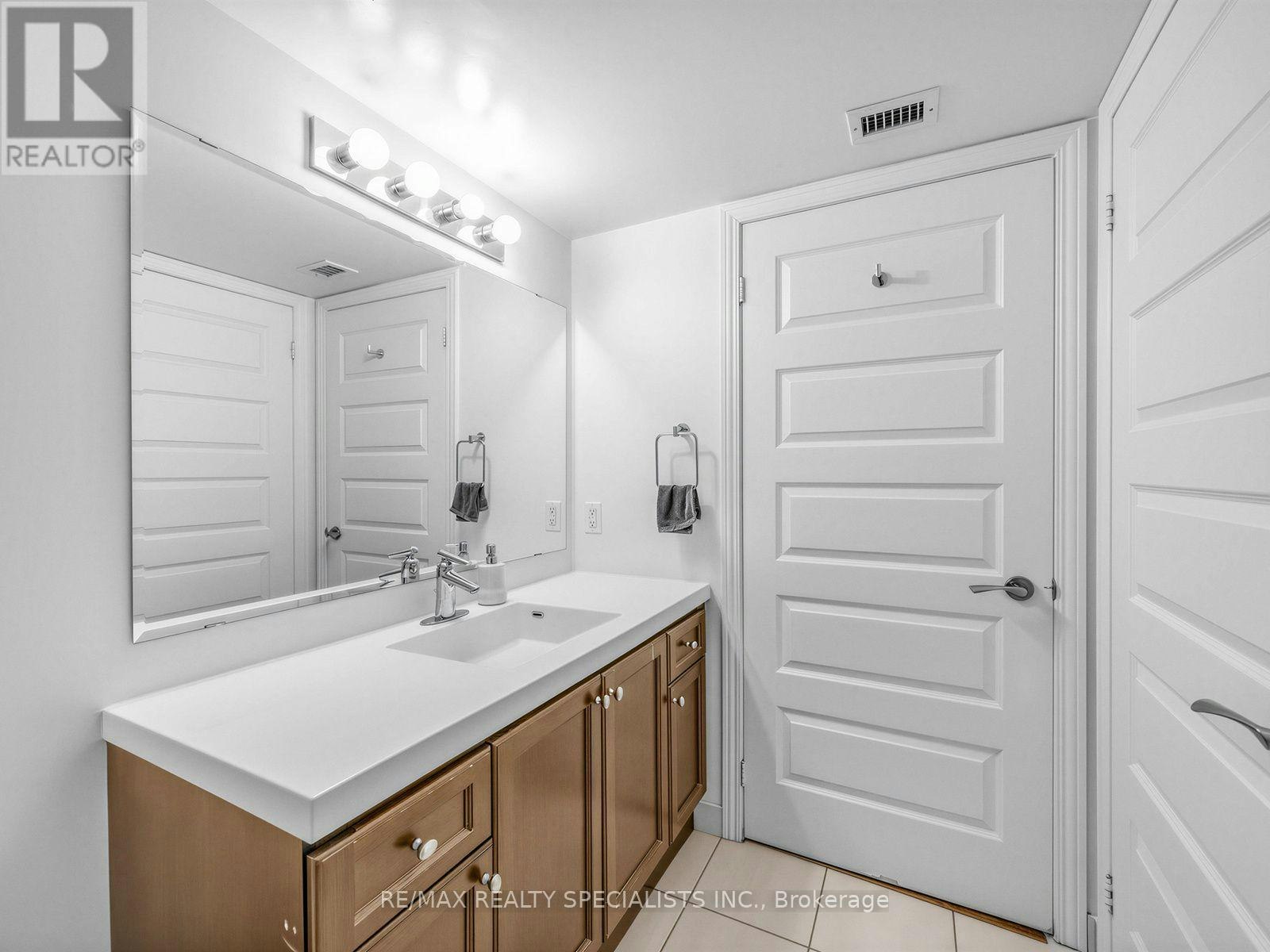 1501-215 Queen Street E, Brampton, ON, L6W 0A9 - 16