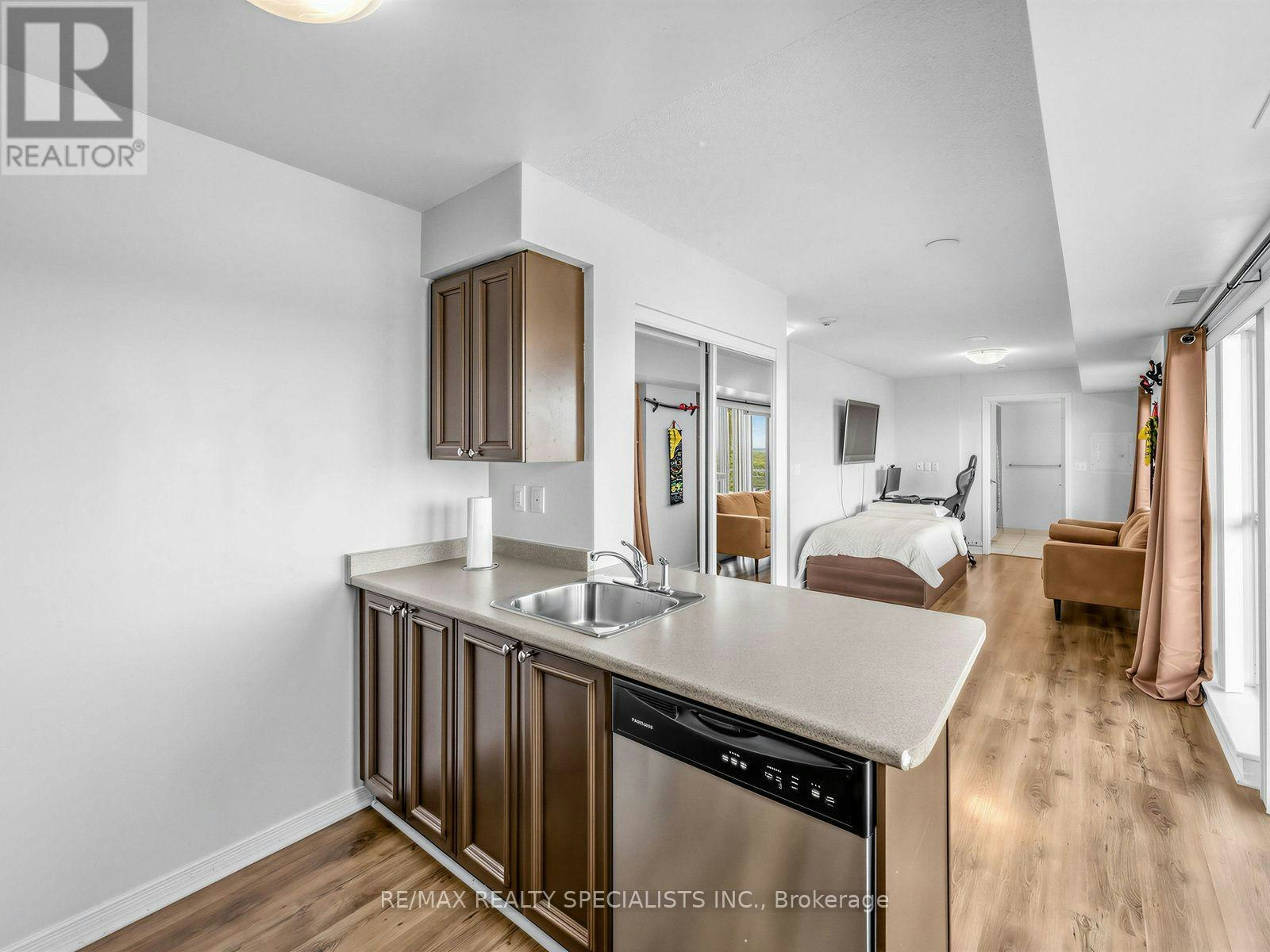 1501-215 Queen Street E, Brampton, ON, L6W 0A9 - 9