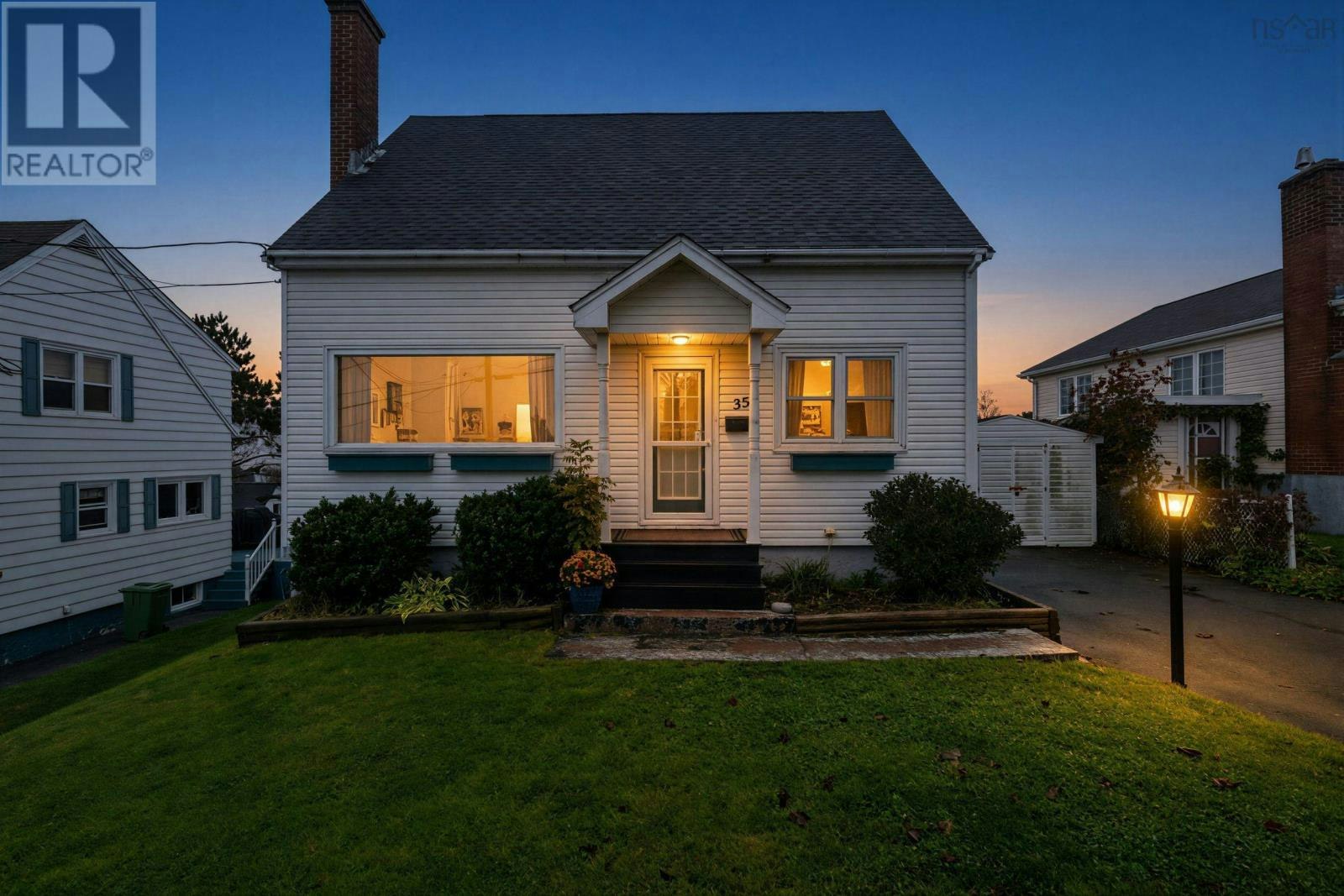 35 Arvida Avenue, Halifax, NS, B3R 1K7