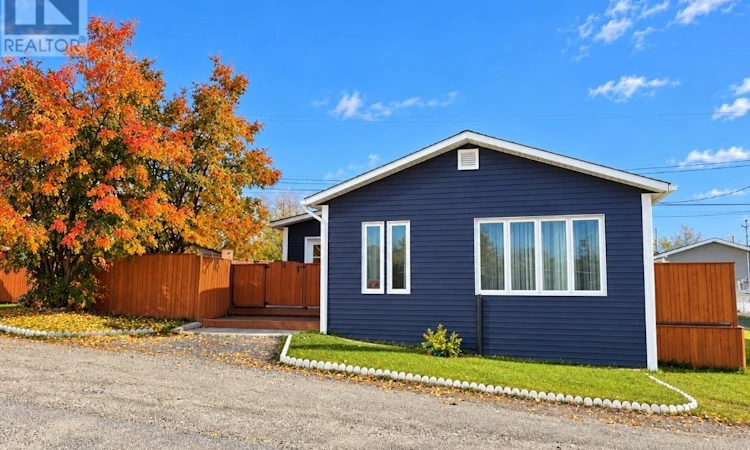 5 Squires Avenue