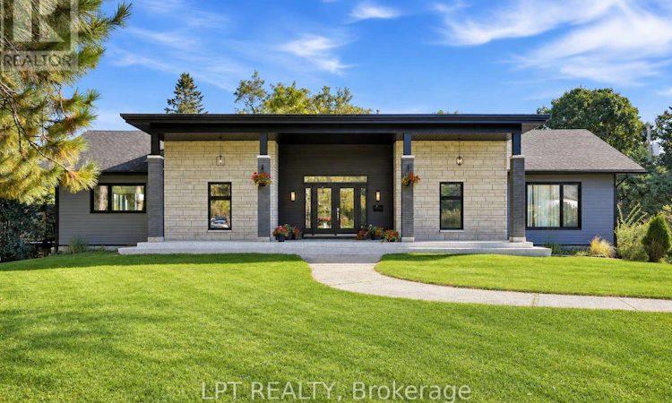 31 Carillon Crescent